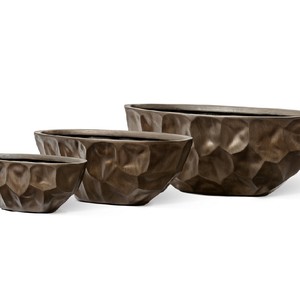 фото Кашпо TREEZ Effectory Metal Высокая лодка Design Сrumple черненая бронза в-15, ш-18, дл-41 см